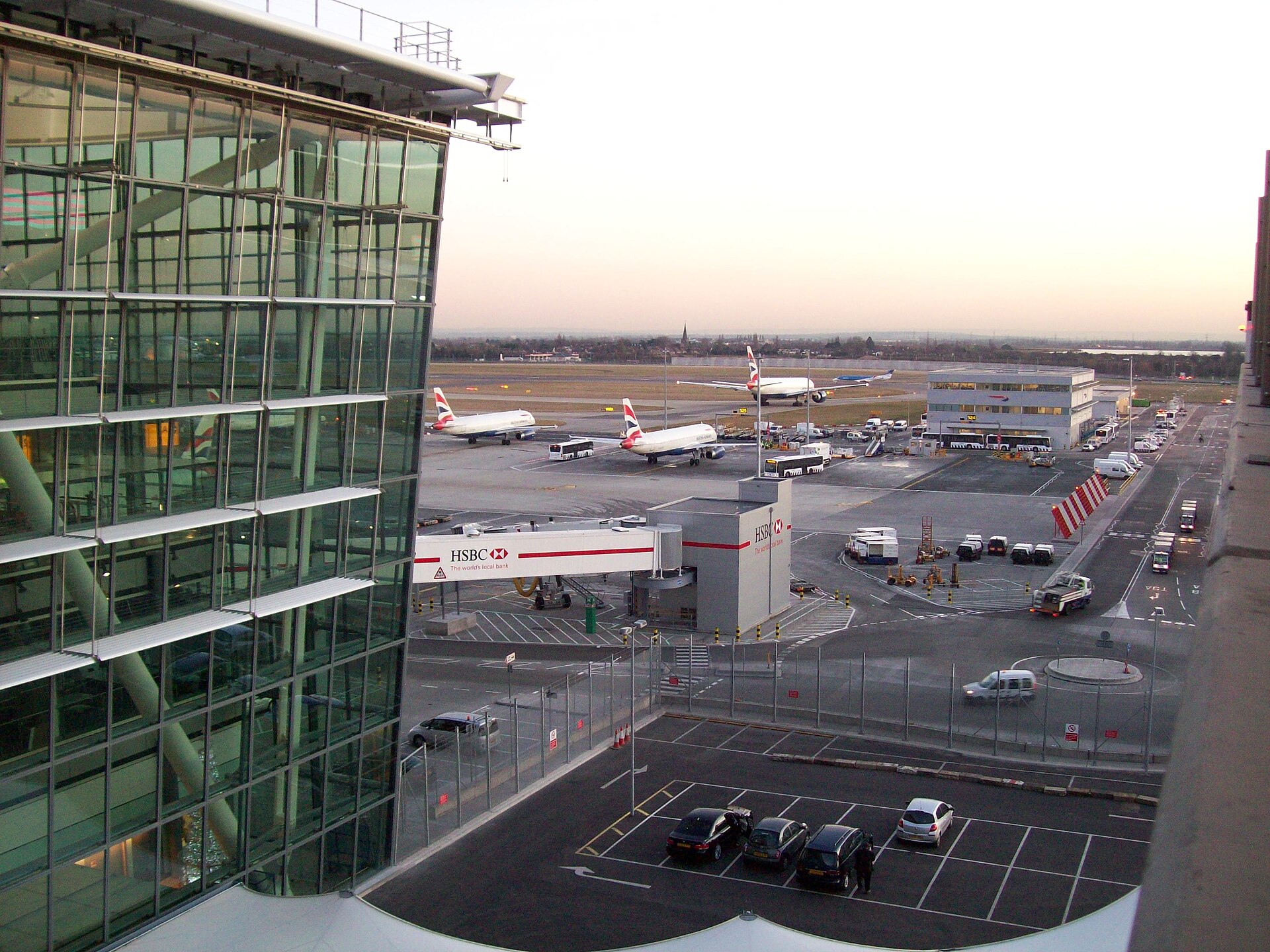 Heathrow Airport Trials Autonomous Luggage Carriers