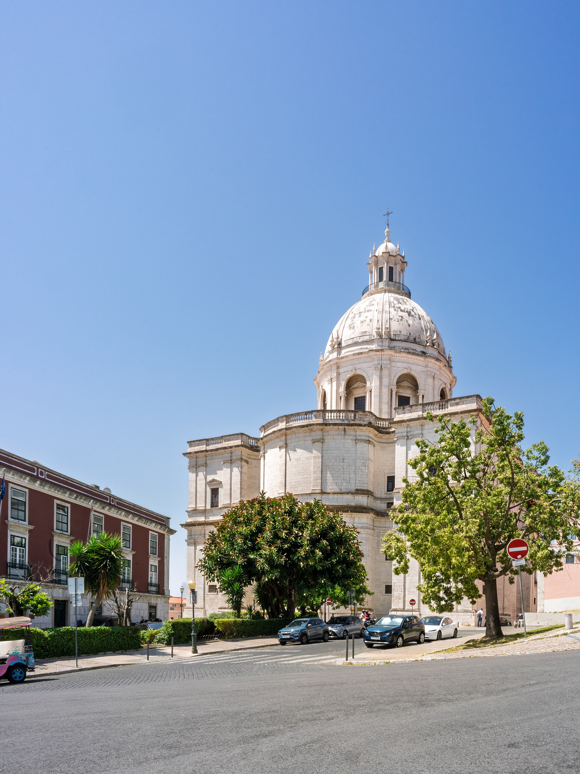 Portugal vs Spain: Divergent Economic Paths Since the Crisis