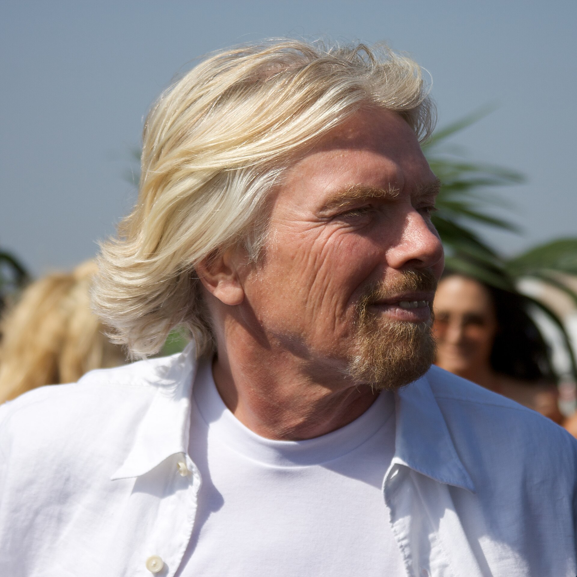 Virgin Galactic crash ousts Branson as Hyperloop chair