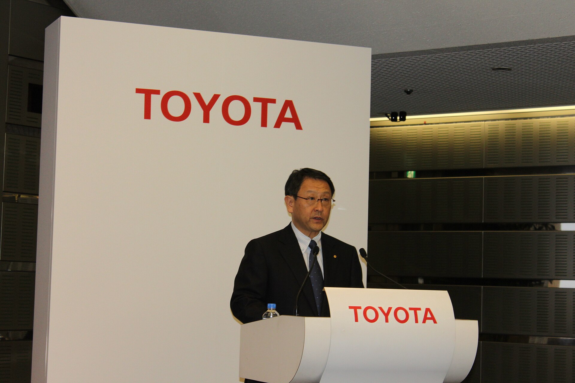 Toyota and Suzuki cross-hold in India compact car deal